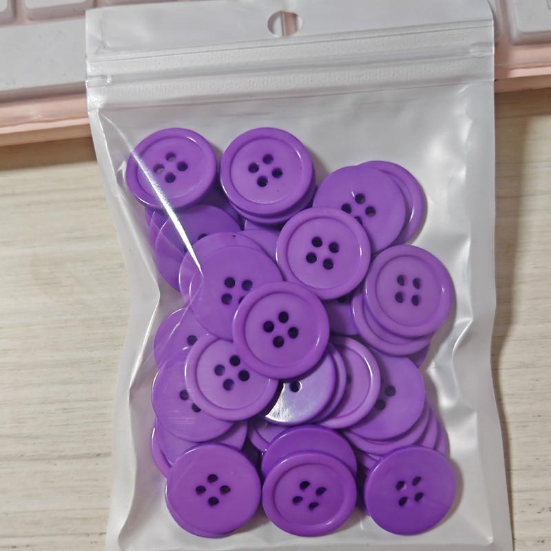 50 Stück Einfache 4-Loch-Knöpfe 20 mm Rund Harz Flachrücken Knöpfe Pullover Rock Zubehör