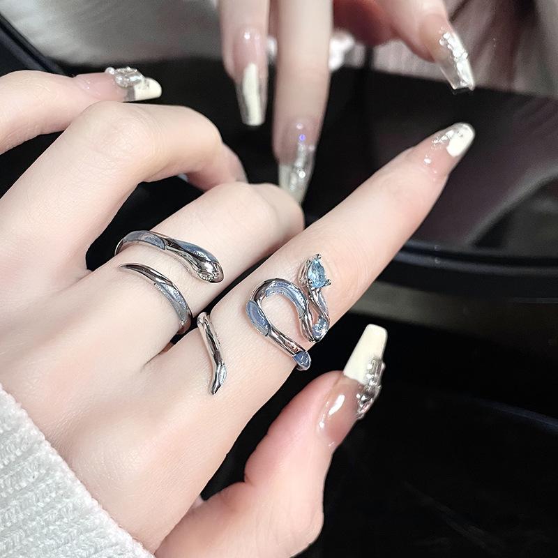 Sea Ice Blue Snake Court Ring High Sense Cold Wind French Female Personality Opening Niche Design Couple Ring