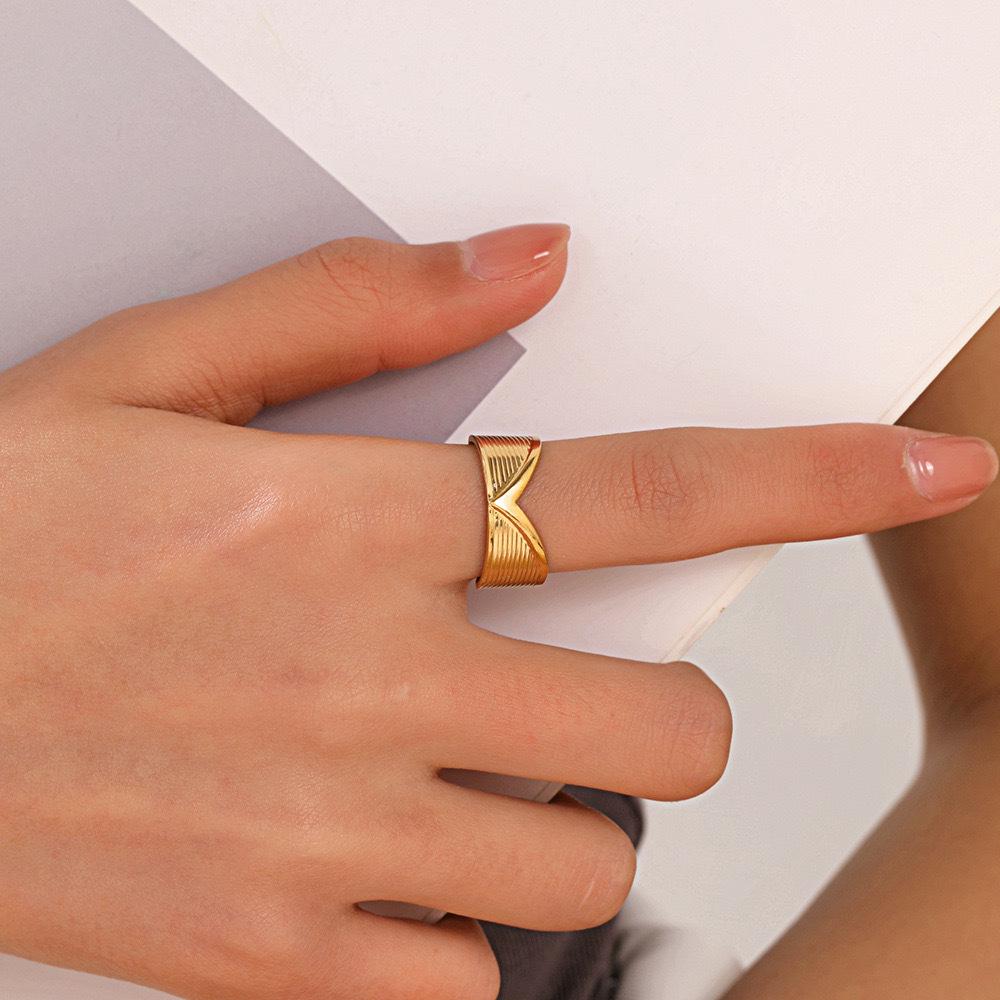European & American Style Titanium Steel Men's Open Ring - Non-Fading, Minimalist, Stainless Steel Design