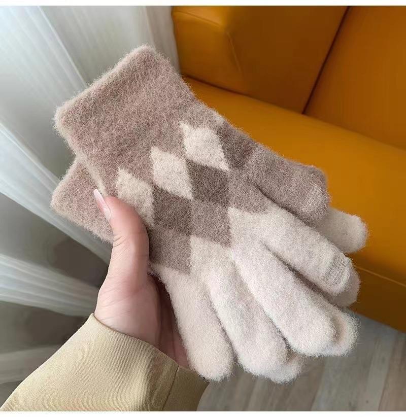Fashionable Color Block Plaid Touchscreen Gloves - Warm Knit for Women, Students & Couples
