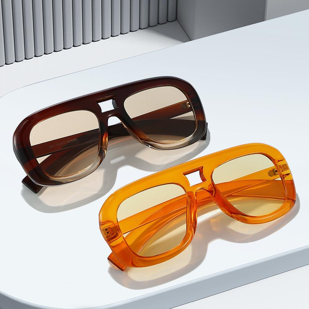 Large-frame, double-bridge, minimalist sunglasses for outdoor use and sun protection during vacations