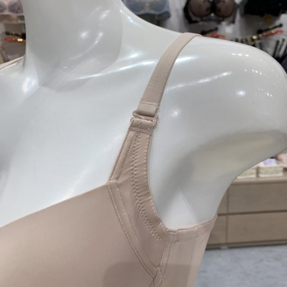 Triumph Women S Beige inviSible inSide Out Mold Bra  tcbS168788co 