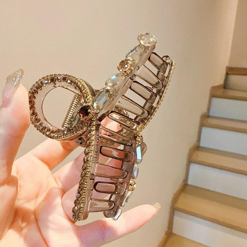 Luxurious Champagne-colored Crystal Hair Claw, Upside-Down Bun Shark Clip, Fashionable and Low-key Luxurious Hairpin