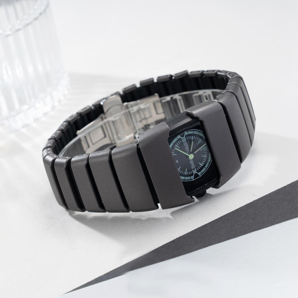 2025 Nouvelle Tendance Mode y2k Montres Cool Homme Femme Design Créatif Streetstyle Armure Alien Lumineuse Montre à Quartz Unisexe Reloj