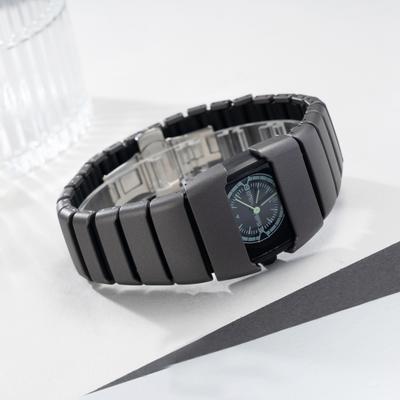 2025 New Y2k Fashion Trend Cool Men's Women's Watches Creative Streetstyle Alien Armor Design Luminous Unisex Quartz Watch Reloj