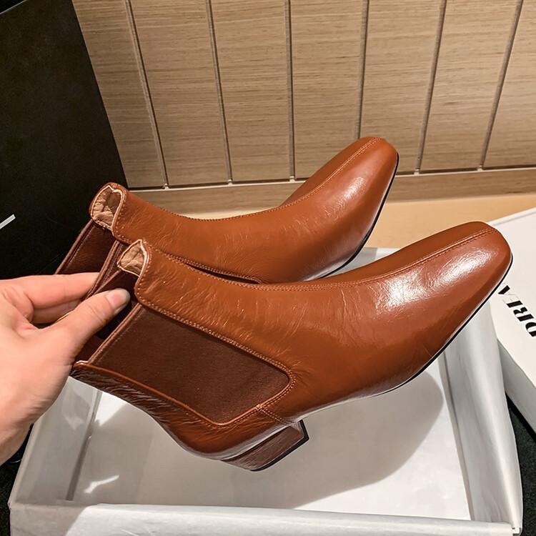 Francouzské čtvercové špičky střední podpatek silný podpatek krátké boty dámské 2025 podzim a zima nové korejská verze hovězí kůže jednoduché a všestranné elastické