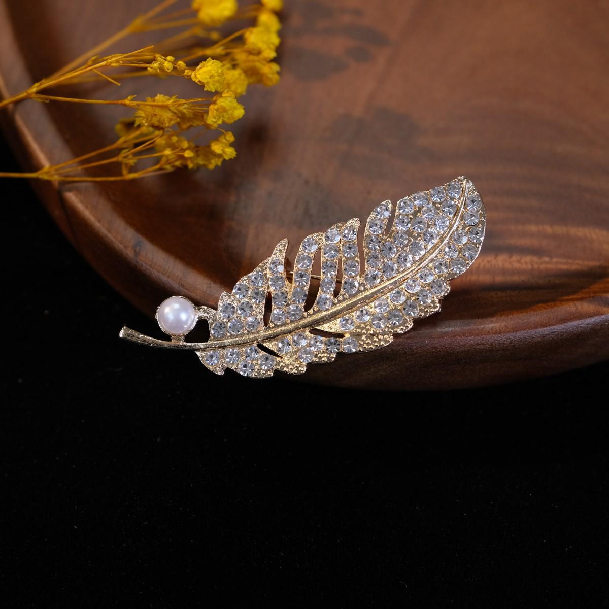 

Изысканная брошь-перо: Роскошные броши из сплава и универсальная булавка от откровенных нарядов