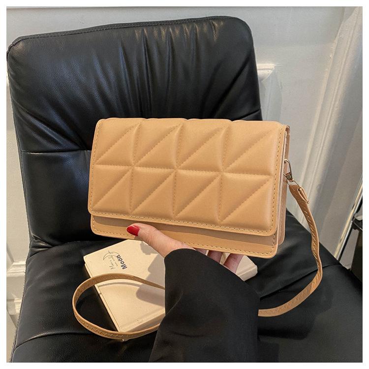 

This year, it is popular, fashionable, simple temperament, commuter rhombus embroidered thread bag, women s 2024 autumn and winter хакі