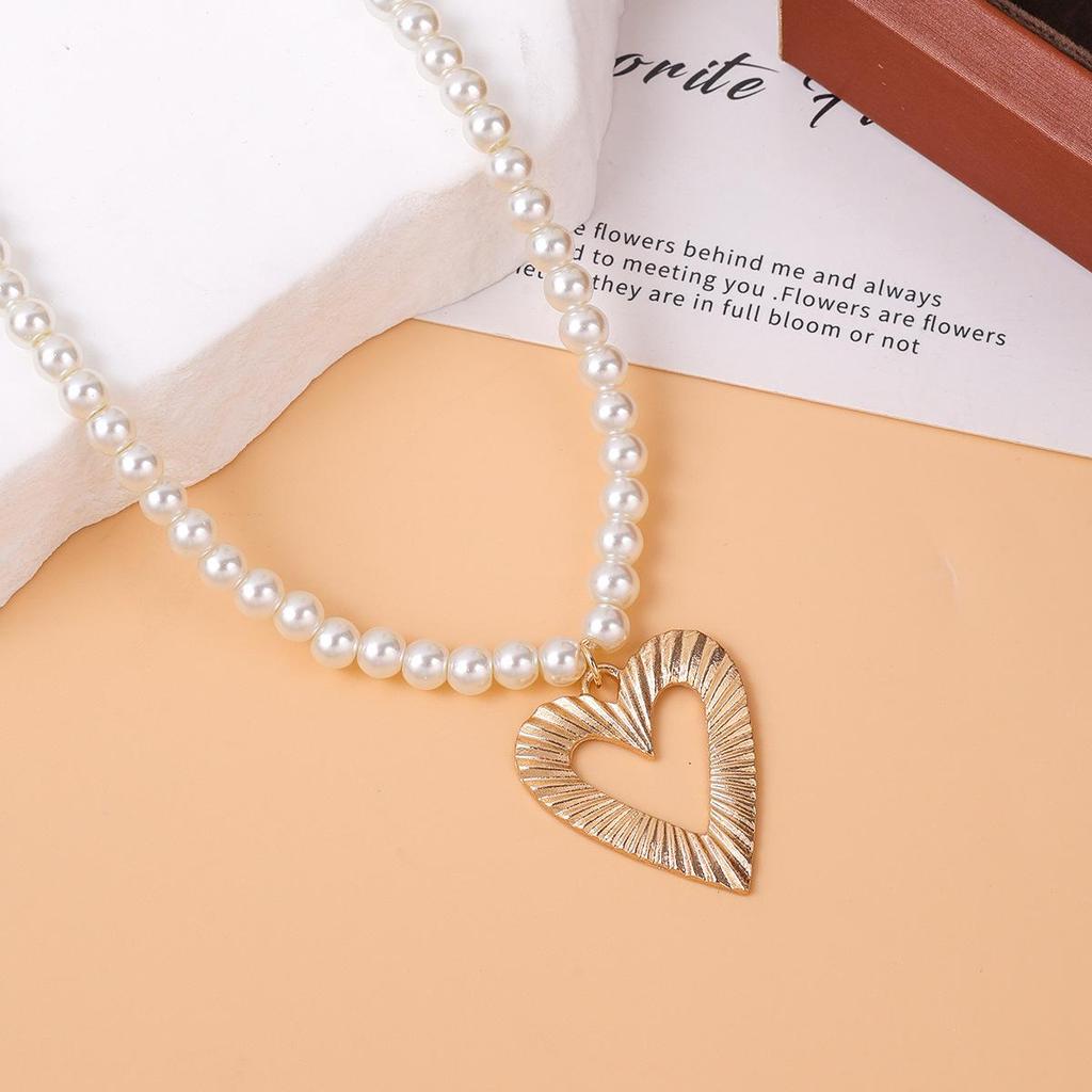 European & American Style Geometric Heart Pendant Necklace - Simple, Creative, Versatile Women's Beach Style Accessory