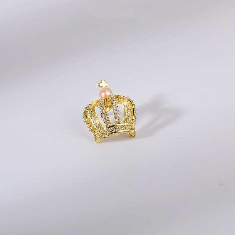 Bo Xin Yun Zirconia Crown Brooch with Freshwater Pearl Lapel Pin.