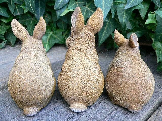 Kaninchenfiguren Mini-Freunde-Set drei N12150. Ornament Garten Innenraum Ausstellungsstück Maskottchen Gartenarbeit. Realistisches Design.