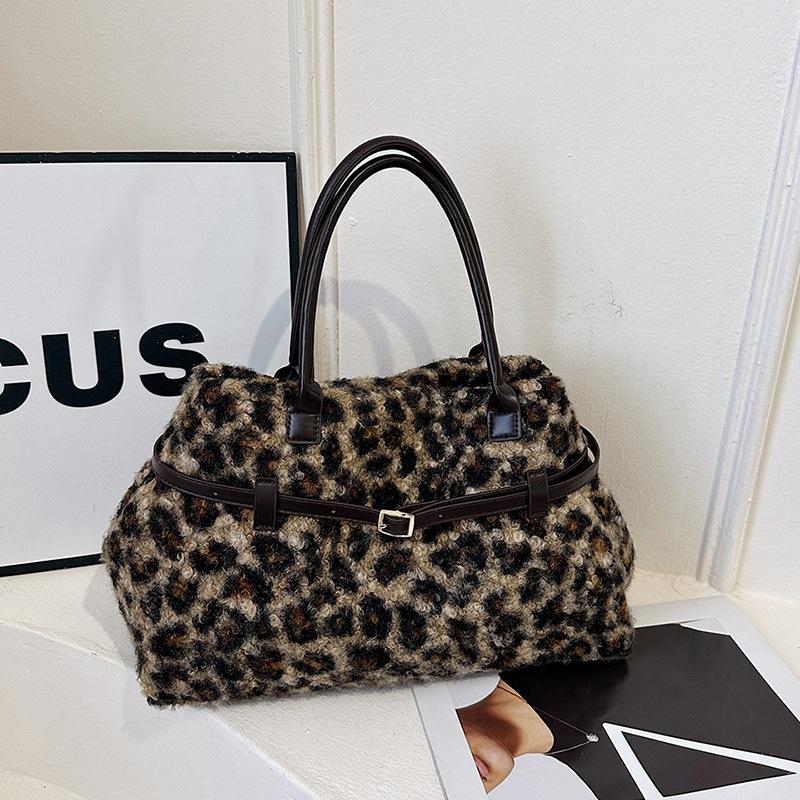 Fashion leopard print handbag women's new simple personalized shoulder bag niche woolen underarm bag