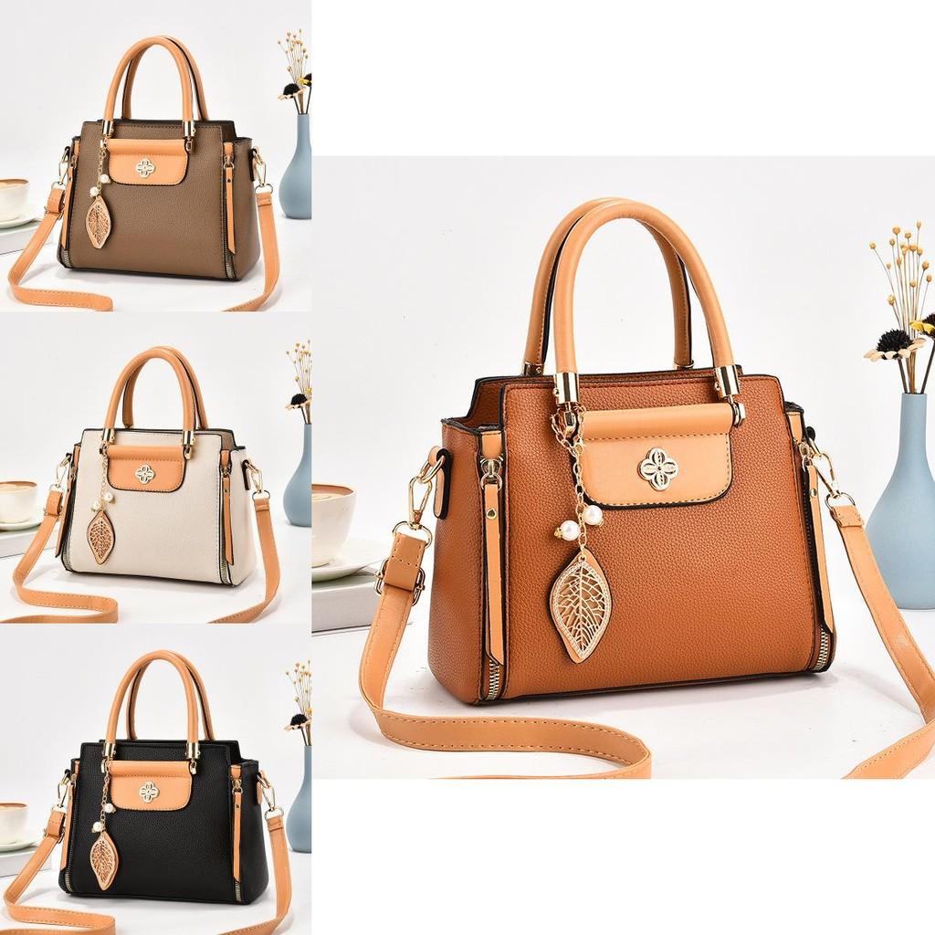 Trendige und geräumige Umhängetasche für Frauen mittleren Alters in eleganten Farben