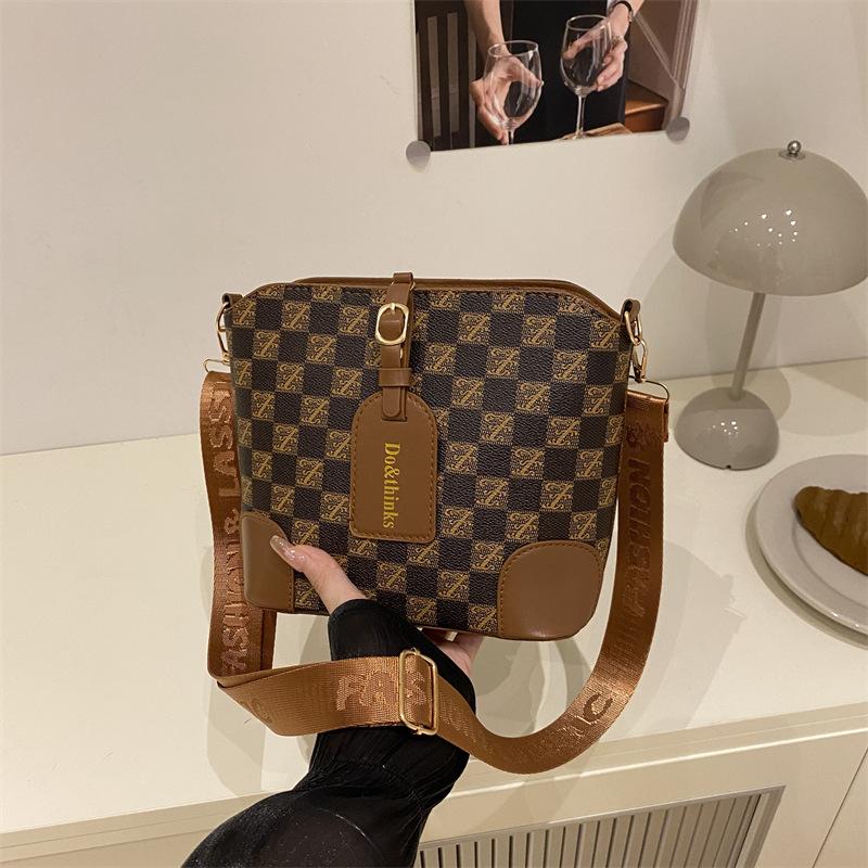Popular Bags Women's Bags New Trendy Fashion Autumn and Winter Broadband Messenger Bags Checkered Retro Bucket Bags