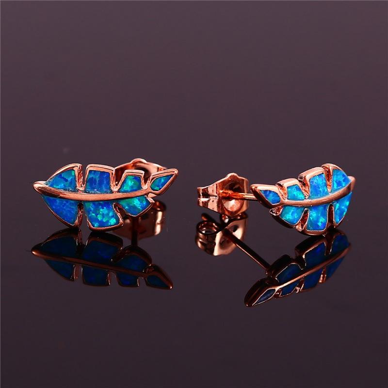 Fashion commuter banana stud earrings