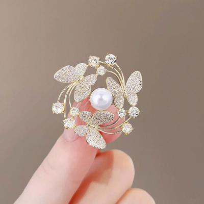 Elegant Wreath Flying Butterfly Brooches For Women Rhinestone Pearl Pins Female Coat Corsage Trendy Brooch Party Wedding Gift
