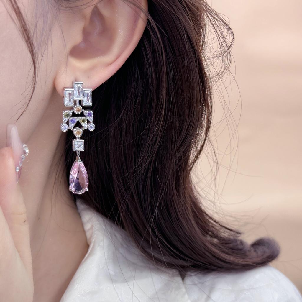 Women's Light Luxury Design Elegant Geometric Zircon Water Droplet Earrings Fashionable And Versatile Niche Design Earrings