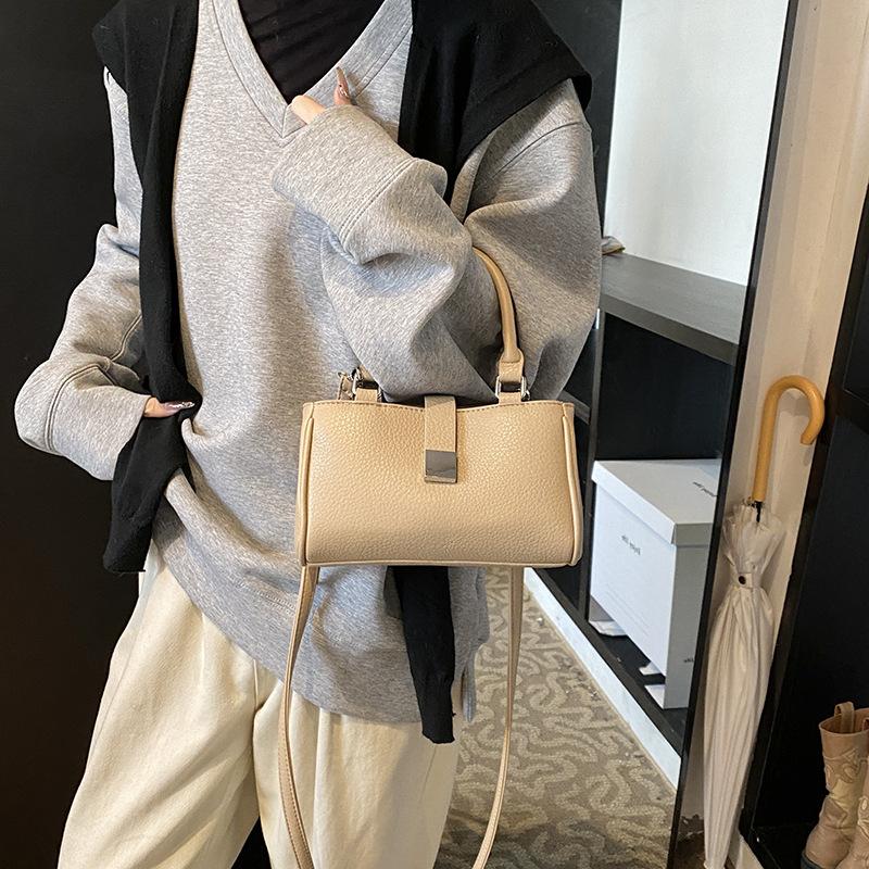 

2025 сумка для мамы из мягкой кожи свадебная сумка сумка для невесты красная теща свадебная сумка среднего возраста женская 22*6.5*13 хаки