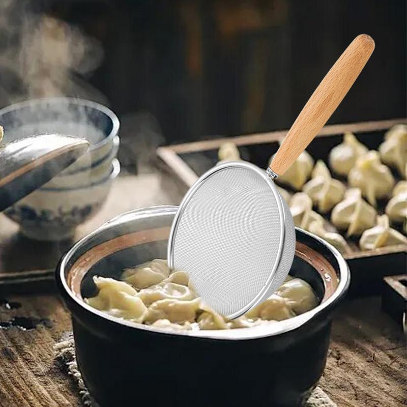 304 stainless steel filter Spoon with Comfortable insulated Wooden Handle Flour Filter Spoon Household Kitchen Fried Food Filter