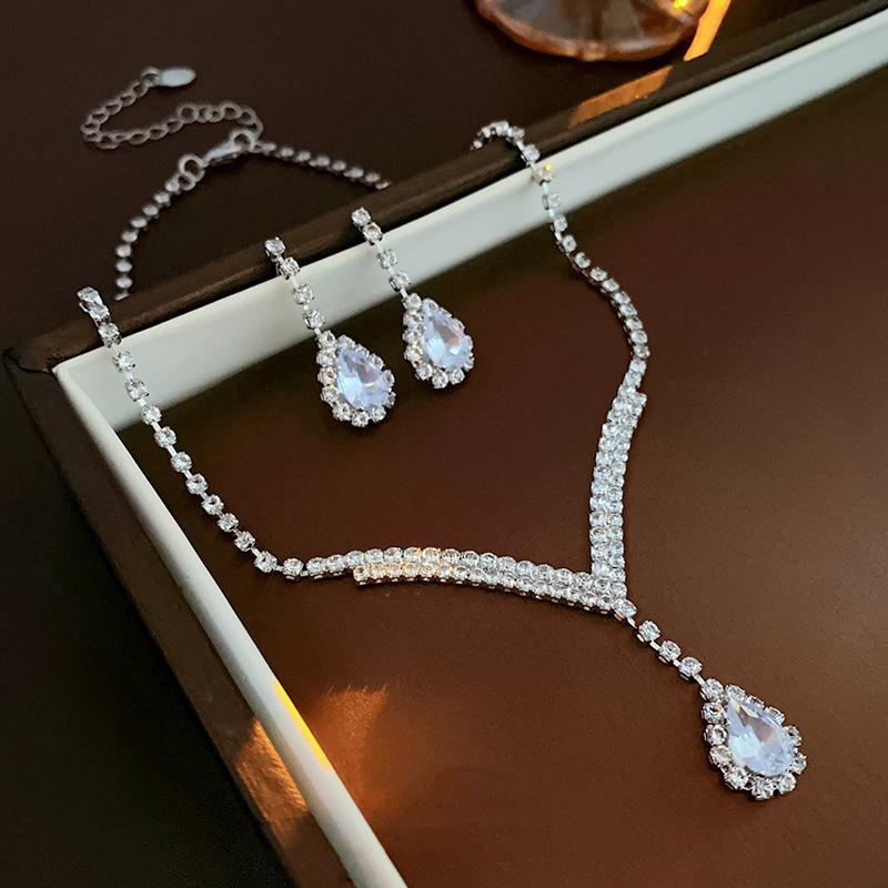 European & American Luxury Zircon Jewelry Set: Retro Clavicle Chain Necklace, Versatile Fashion Accessory