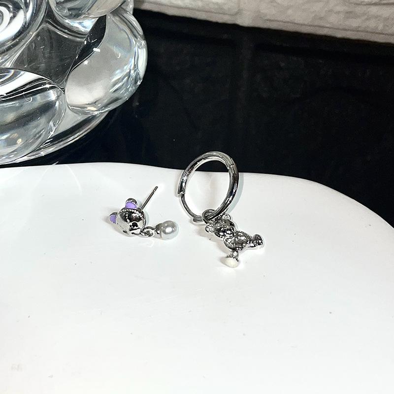 

Asymmetrical Pearl Bear Stud Earrings Temperament Cold Wind Niche Design High-End Earrings Women
