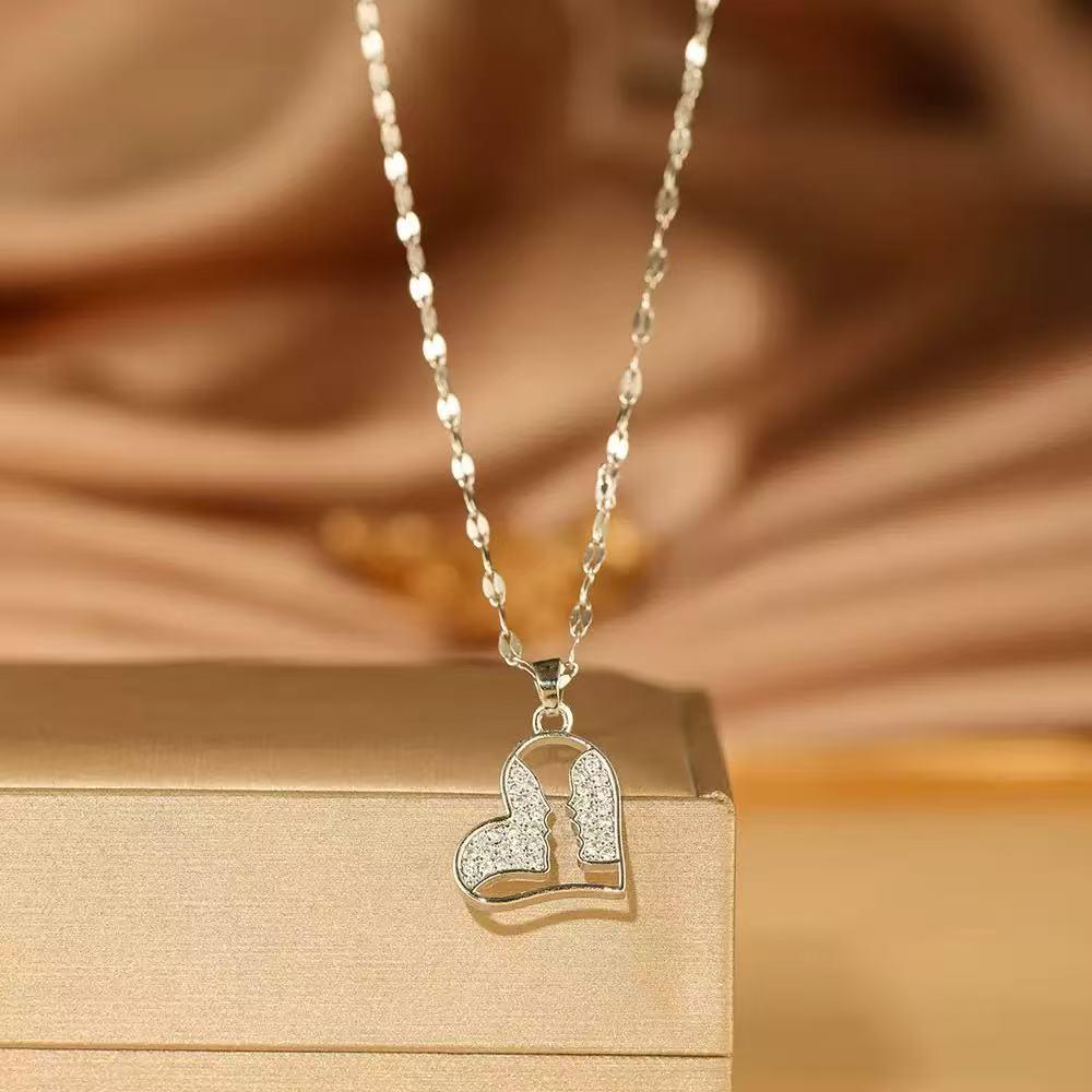 Vintage Titanium Steel Women's Pearl Pendant Necklace - Light Luxury Clavicle Chain