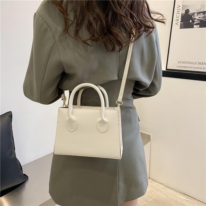 2025 spring new messenger bag retro niche fashion portable small square bag women's simple popular casual shoulder bag