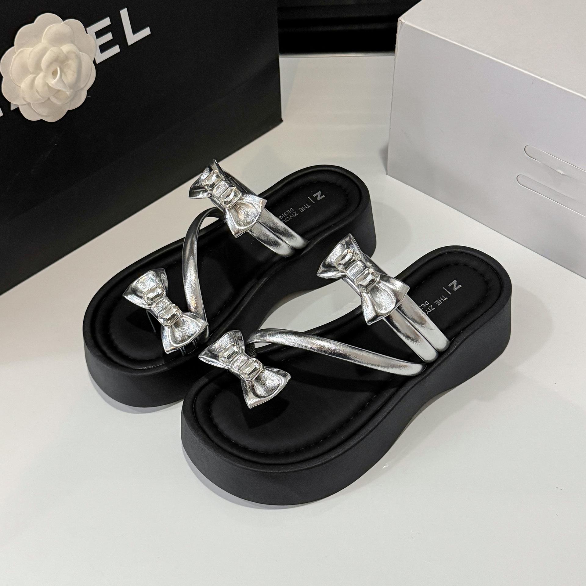 

Beautiful bow-tied silver sandals women s 2025 summer new outer thick-soled rhinestone beach shoes 35 серебряный