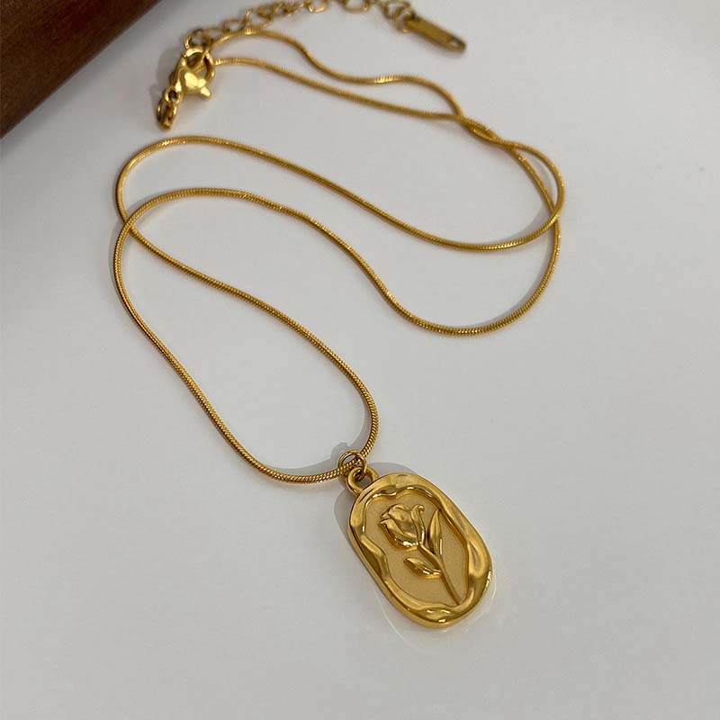 Exquisite Metal Star Circular Pendant Necklace for Women Simple Gold Color Zircon Geometric Texture Choker Necklace Jewelry Gift
