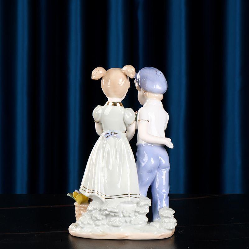 Westliche Keramik Junge Mädchen Kind Skulptur Dekoration Haus Zimmer Tisch Figur Zubehör Handwerk Arbeitszimmer Büro Schreibtisch Statue Ornamente