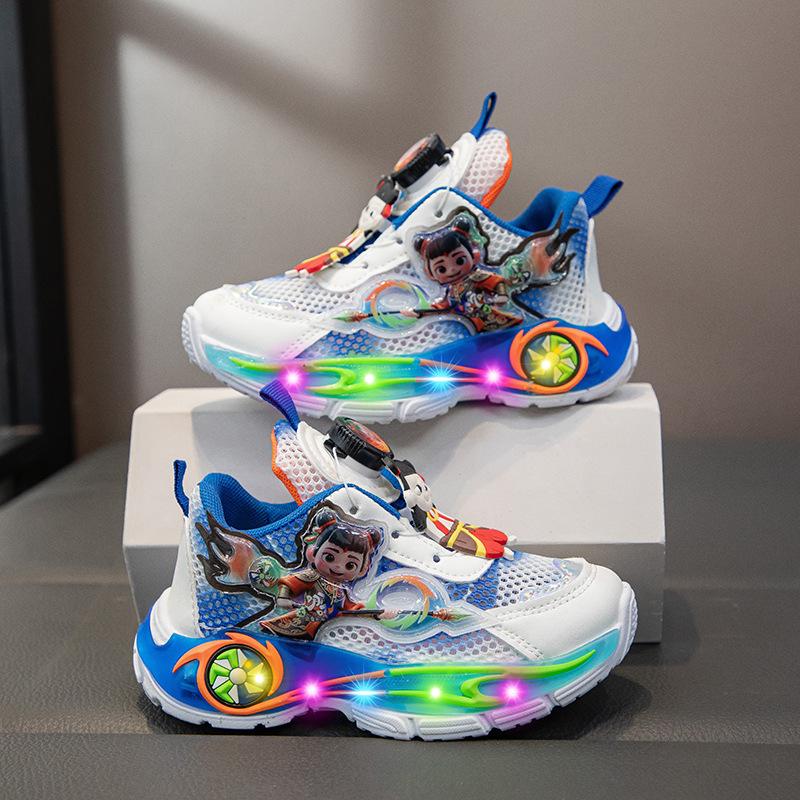 Cute luminous children's sports shoes 2025 spring new boys and girls medium and large children's sports and leisure mesh
