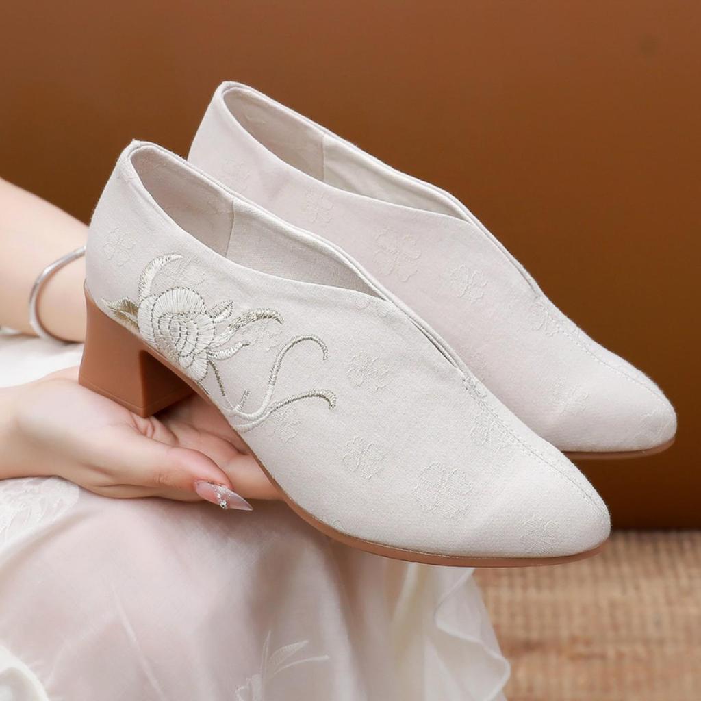 Lvtixin Women's Retro Embroidered Chunky Heel Shoes for Hanfu
