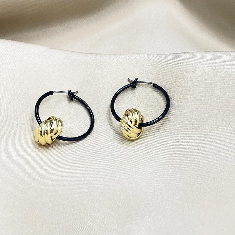 Trendy Vintage Hoop Earrings: Cool, Minimalist, Versatile Design for Women with Personality and High-End Feel
