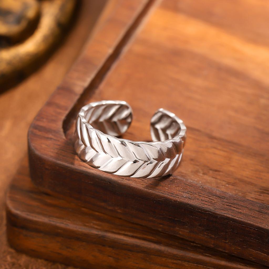 Fashion stainless steel leaf ring French retro opening adjustable ring light luxury finger ring
