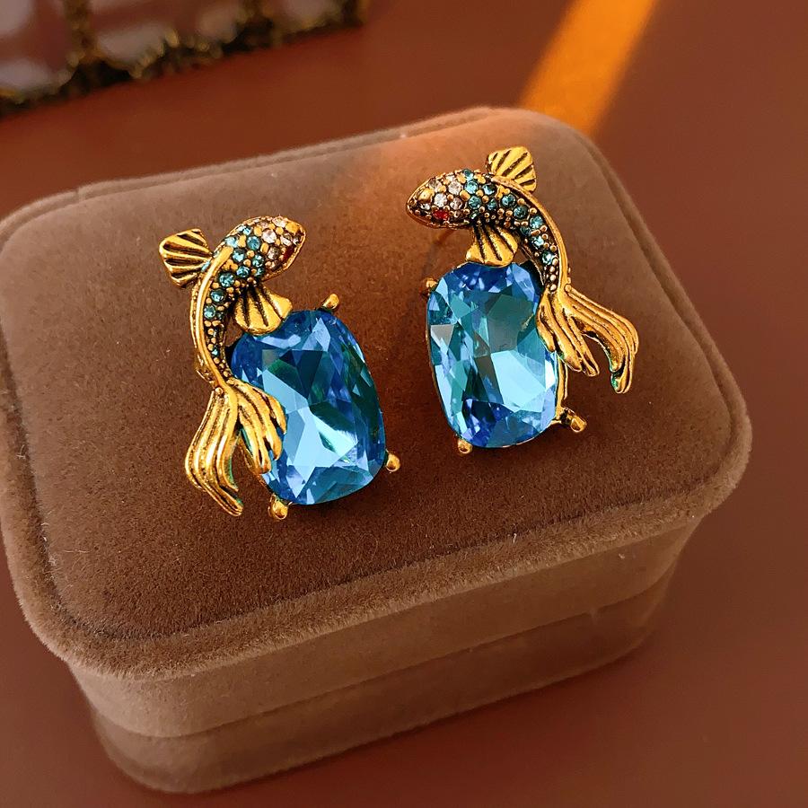 

Vintage Inlaid Rhinestone Square Fish Earrings for Women 2025 High-End Stud Earring Luxury Designer Jewelry Wedding Party