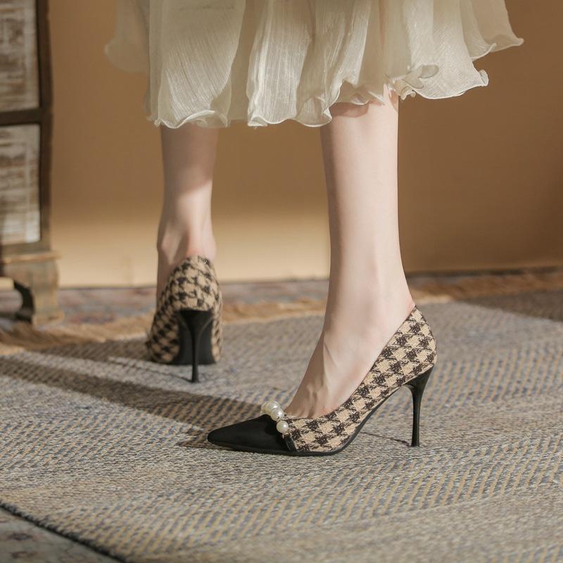 97801 [sheepskin] High Heels Women's Thin Heels 2025 New Versatile Pearl Chain Pointed Thousand Bird Grid Single Shoes