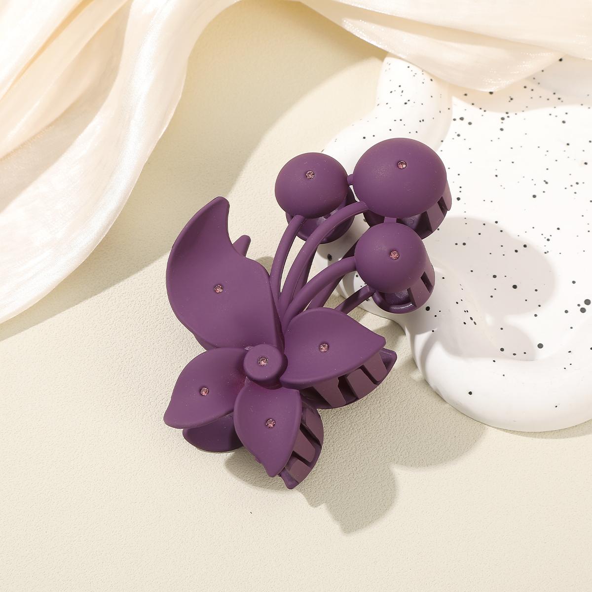 

AWAYTR Fashion Cherry Crystal Hair Claw For Women Korean Elegant Plastic Claw Clip Popular Hair Catches Hair Accessories