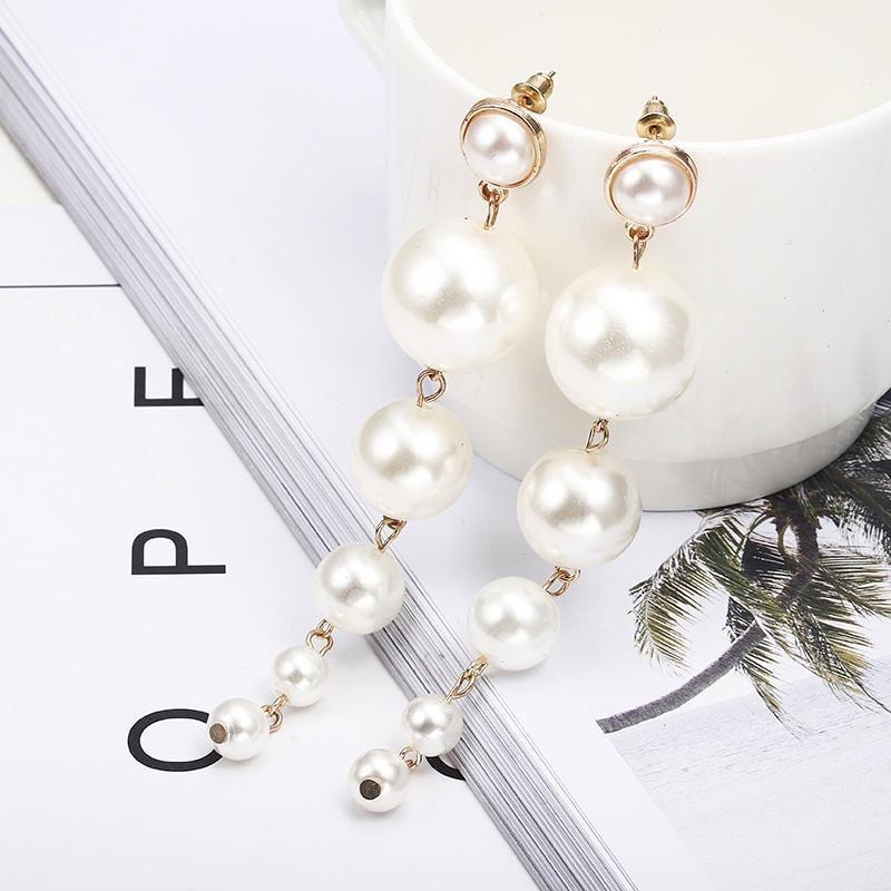 Orecchini lunghi moderni ed eleganti Orecchini pendenti con personalità a catena con perle d'imitazione