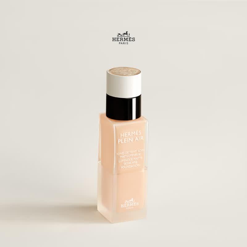 

Hermès Radiant Soft-Focus Skincare Foundation