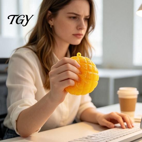 Stress Relief Gadgets Pineapple Bun Crust Squeeze Toy for DIY, Simulated Bread Toy, Fake Food Sensory Fidget Anxiety Reduction