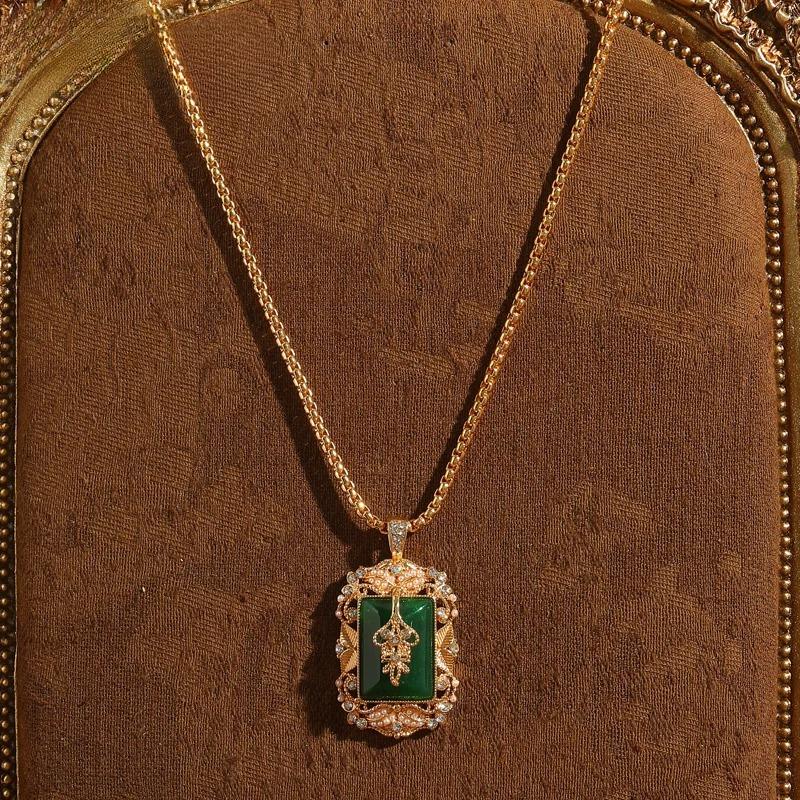 Vintage Emeral Green Glazed Pendant Necklace Shiny Gold Color Palace Style Summer Jewelry Bohemian Accessories for Women