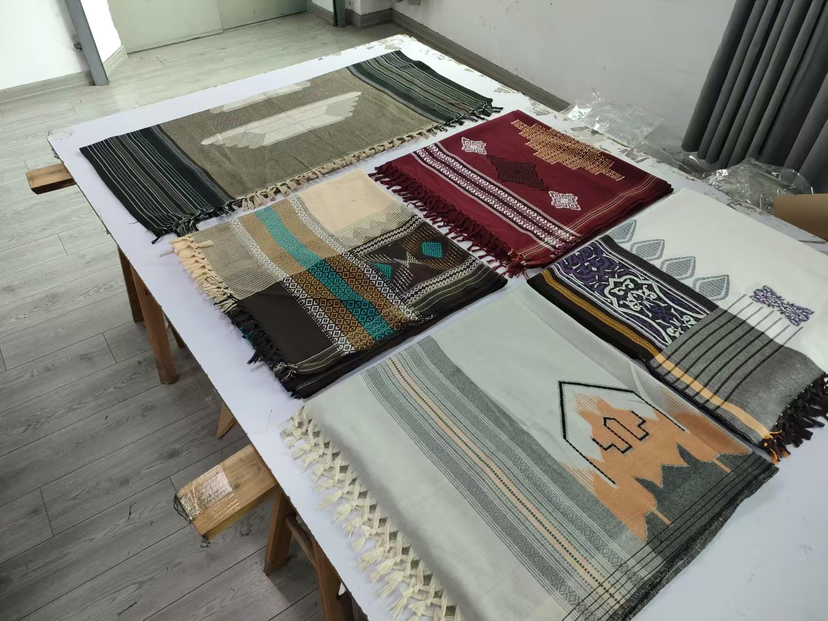 Middle Eastern Prayer Scarf Arabic Yemeni Apron with Tassel Islamic Shemagh Muslim Arab Men s Apron Stock