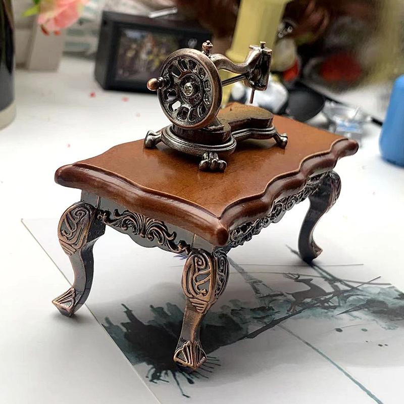 Dollhouse miniatures 1/12 Mini Exquisite Alloy Mini Sewing Machine Mini Alloy Sewing Machine 1:12 Scale Dollhouse DIY Decoration