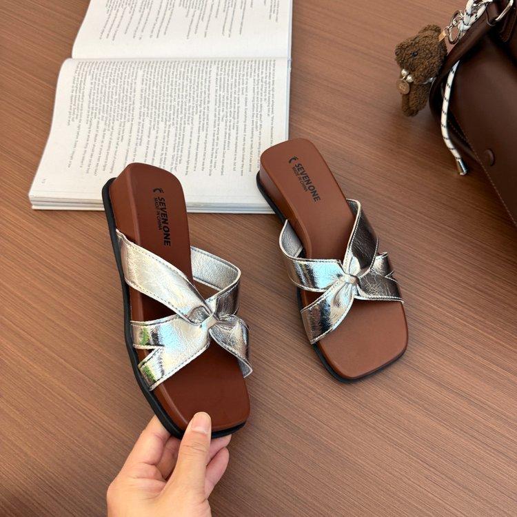 

Casual cross-band outer wear beach cool slippers 2025 summer new flat-bottomed seaside vacation one-word slippers women 35