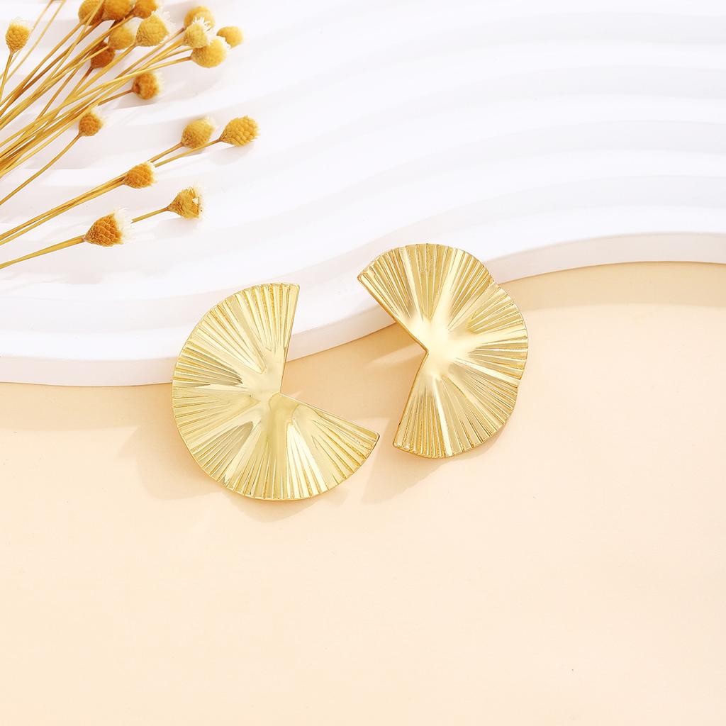 Love Flower Pleated Creative Earrings Women'S Retro Light Luxury High-End Bow Simple Stud Earrings