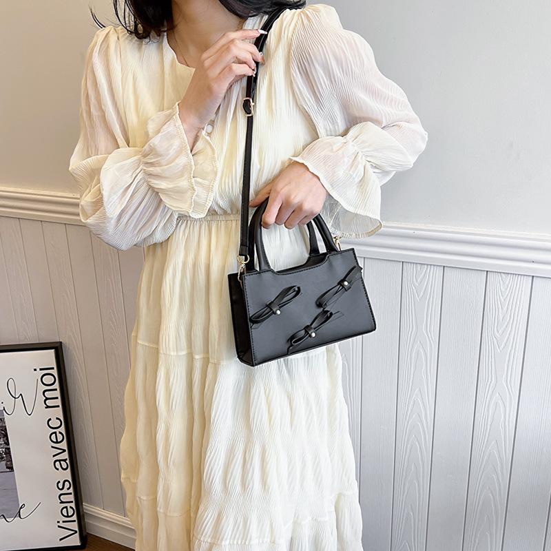 Niche Bow Bag New Cute Small Square Bag Fashionable Versatile Shoulder Bag Commuter Hand Crossbody Bag