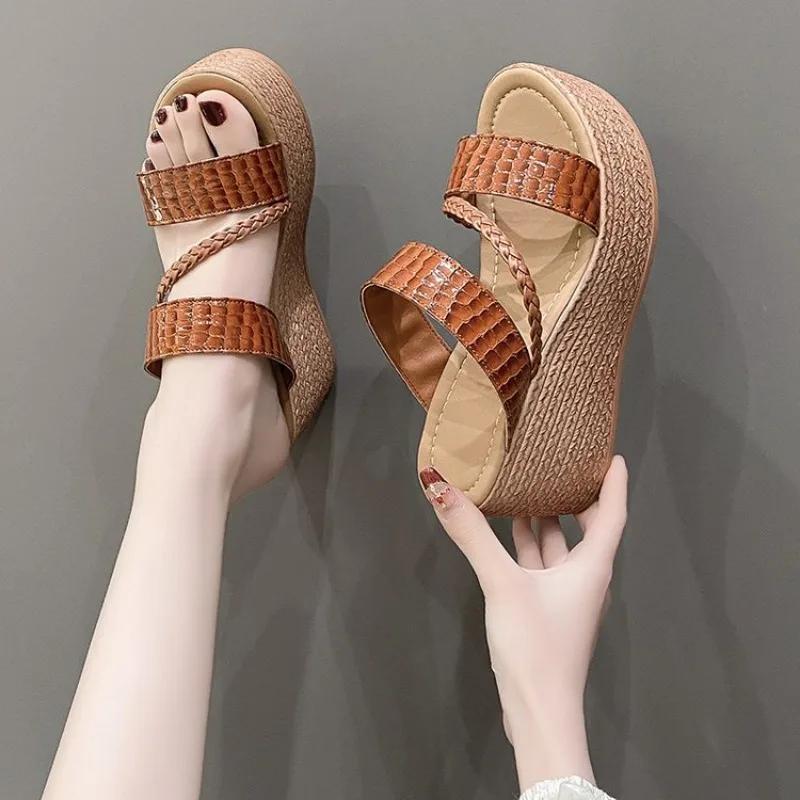 Gold Weben Keil Sandalen Frauen Sommer Neue Nieten Dekoration Klobigen Plattform Sandalen Frau Mode Super High Heels Hausschuhe