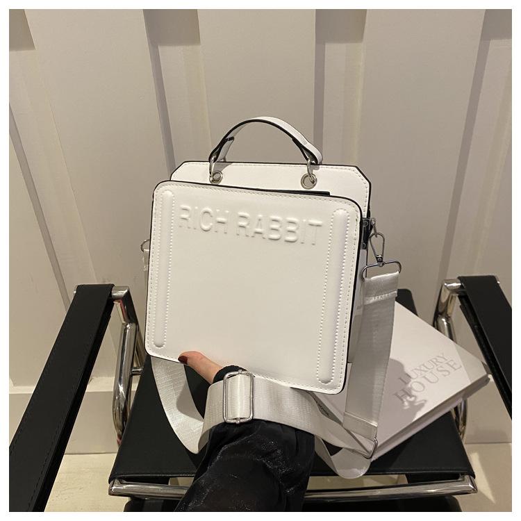 

Корейская версия простой сумки женская сумка 2024 новая модная сумка большая вместимость повседневная индивидуальная сумка через плечо белый