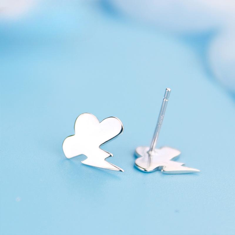 S925 Sterling Silber Blitz Wolke Ornament Unisex Alle-Spiel Wolke Donner Stud Ohrringe Splitter Ornament