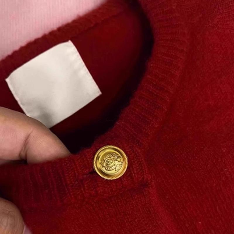 New robe, red sweater and coat for women to wear in autumn and winter, with a lazy style and a high-end sense thickened knitted cardigan top.